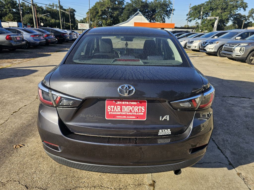 2017 Toyota Yaris Image 9