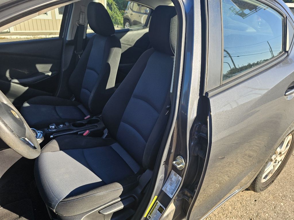 2017 Toyota Yaris Image 10