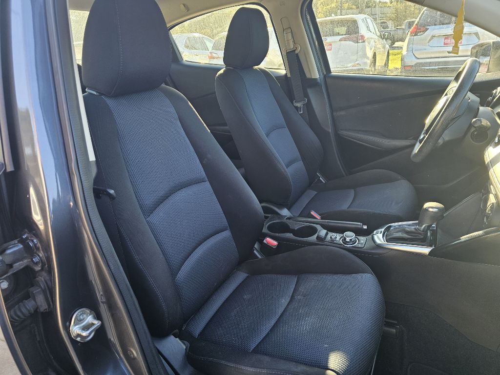 2017 Toyota Yaris Image 13