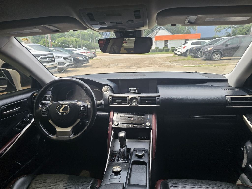 2017 Lexus IS Image 13