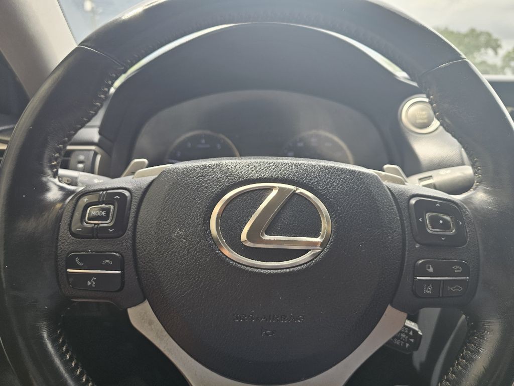 2017 Lexus IS Image 14