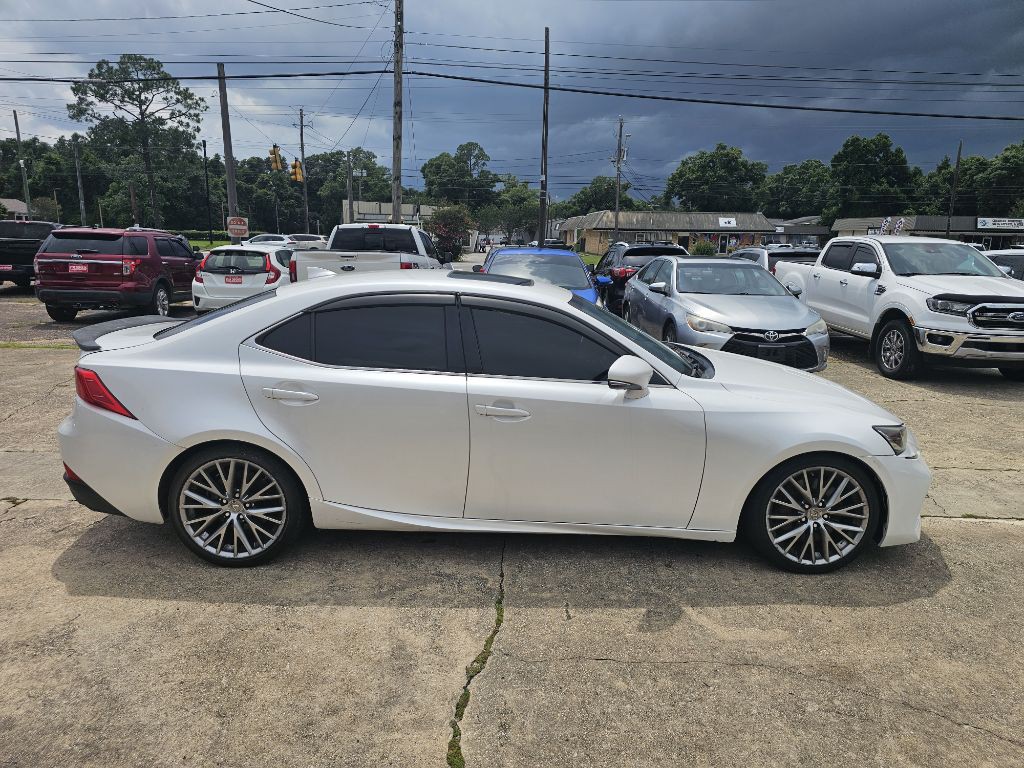 2017 Lexus IS Image 23