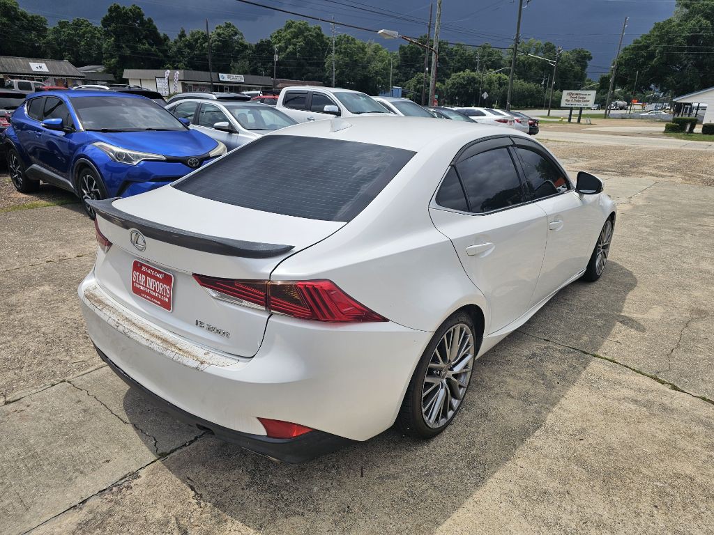 2017 Lexus IS Image 24