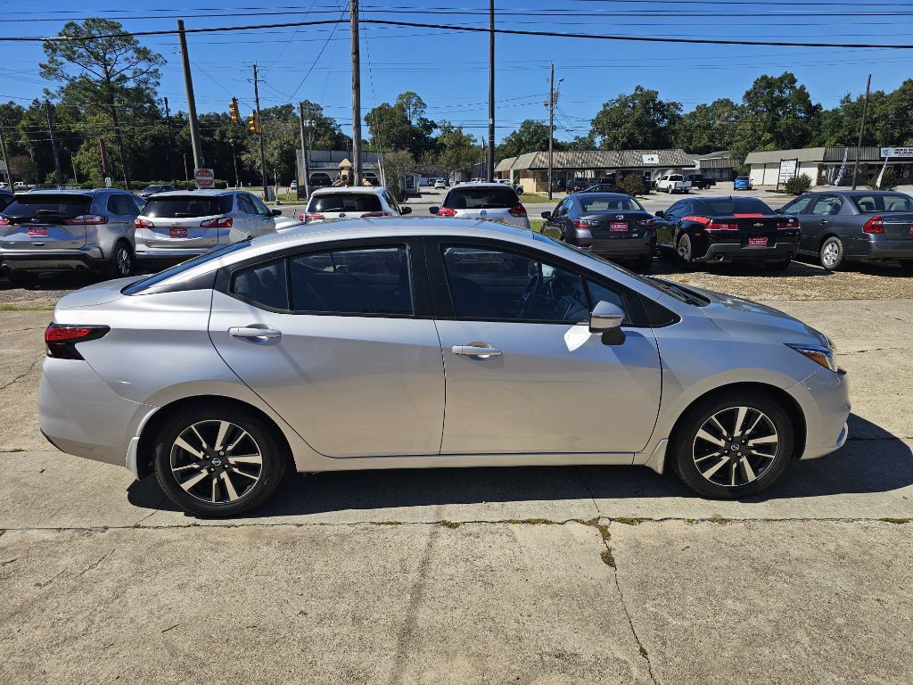 2020 Nissan Versa Image 2