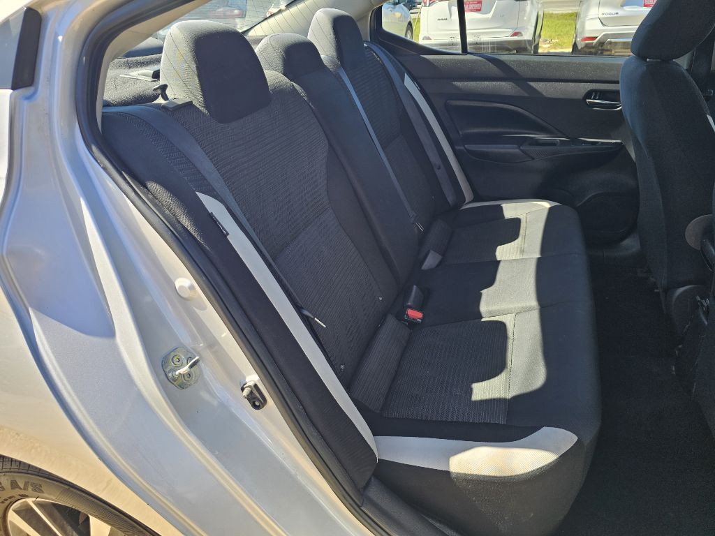 2020 Nissan Versa Image 11