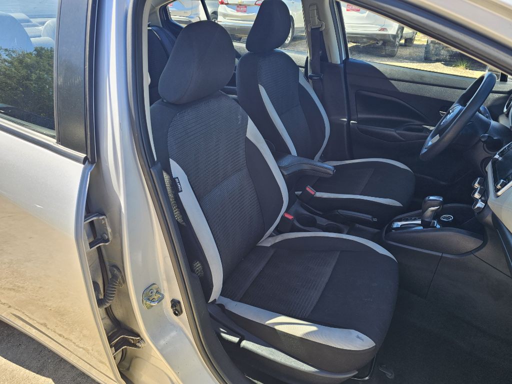 2020 Nissan Versa Image 13