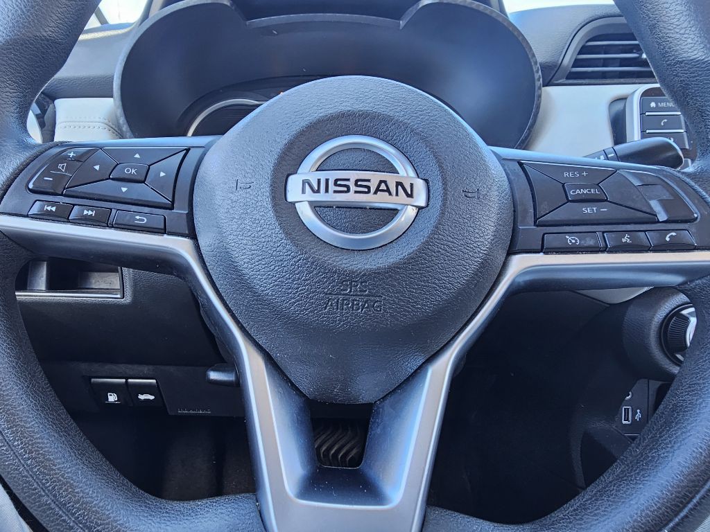 2020 Nissan Versa Image 16