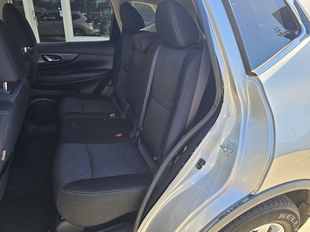 2018 Nissan Rogue Image 10