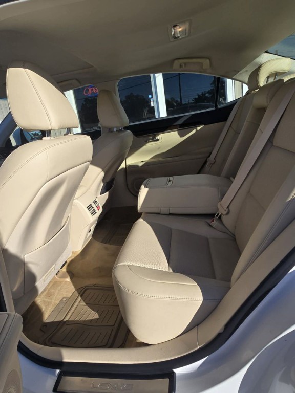 2015 Lexus ES Image 9