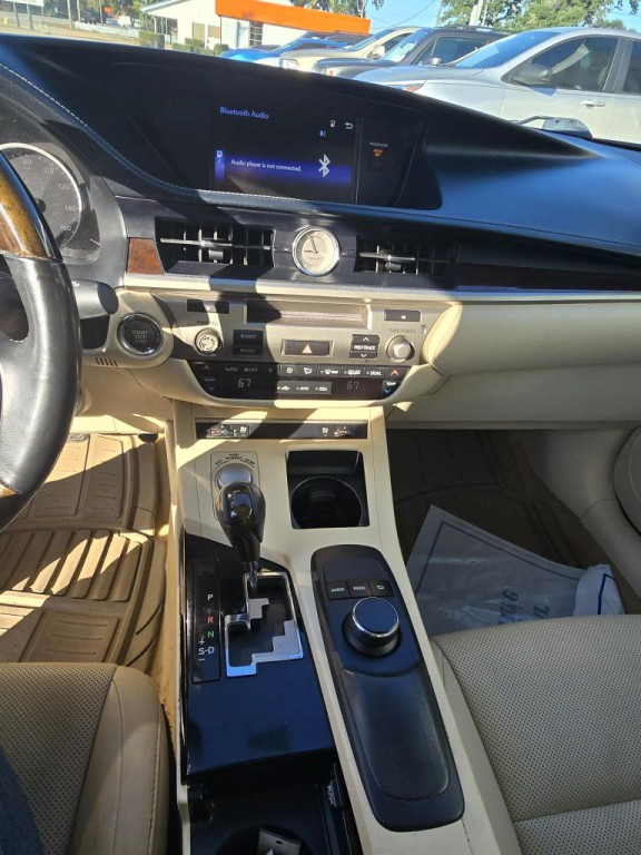 2015 Lexus ES Image 10