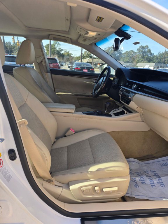 2015 Lexus ES Image 12