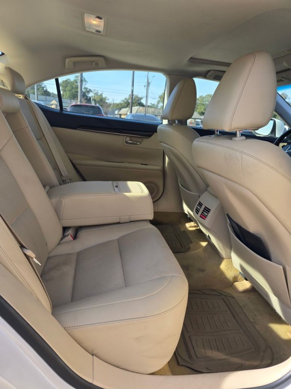 2015 Lexus ES Image 13