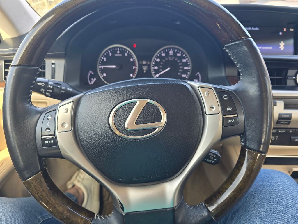 2015 Lexus ES Image 15