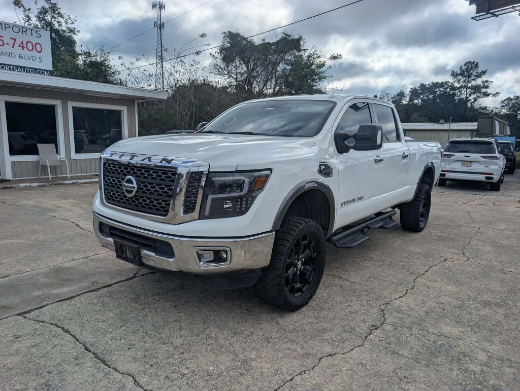 2017 Nissan Titan Image 5