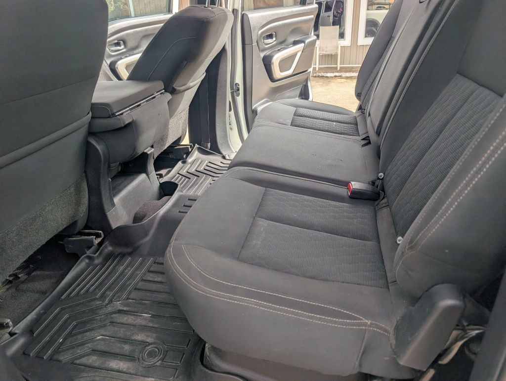 2017 Nissan Titan Image 8