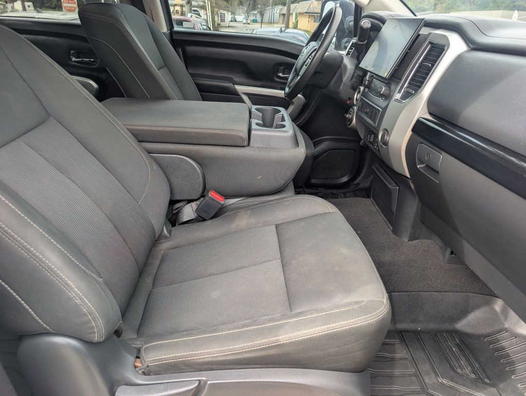 2017 Nissan Titan Image 11