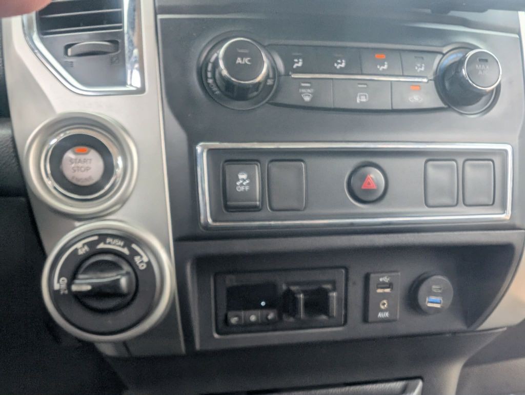 2017 Nissan Titan Image 12