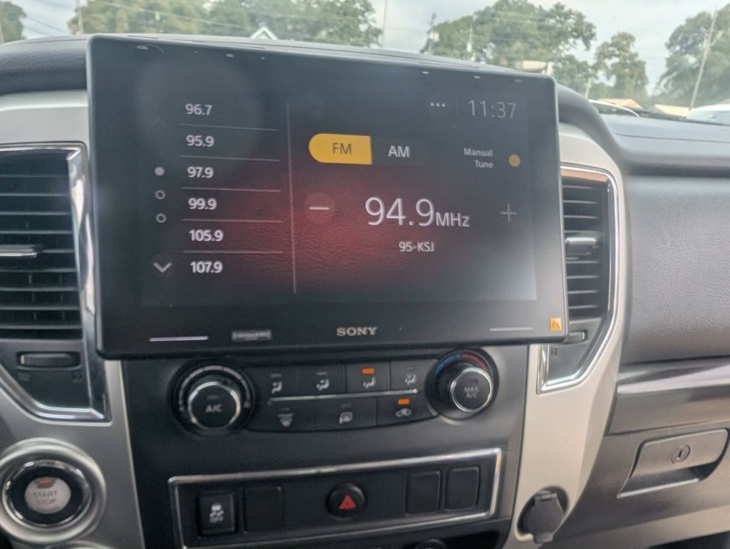 2017 Nissan Titan Image 13