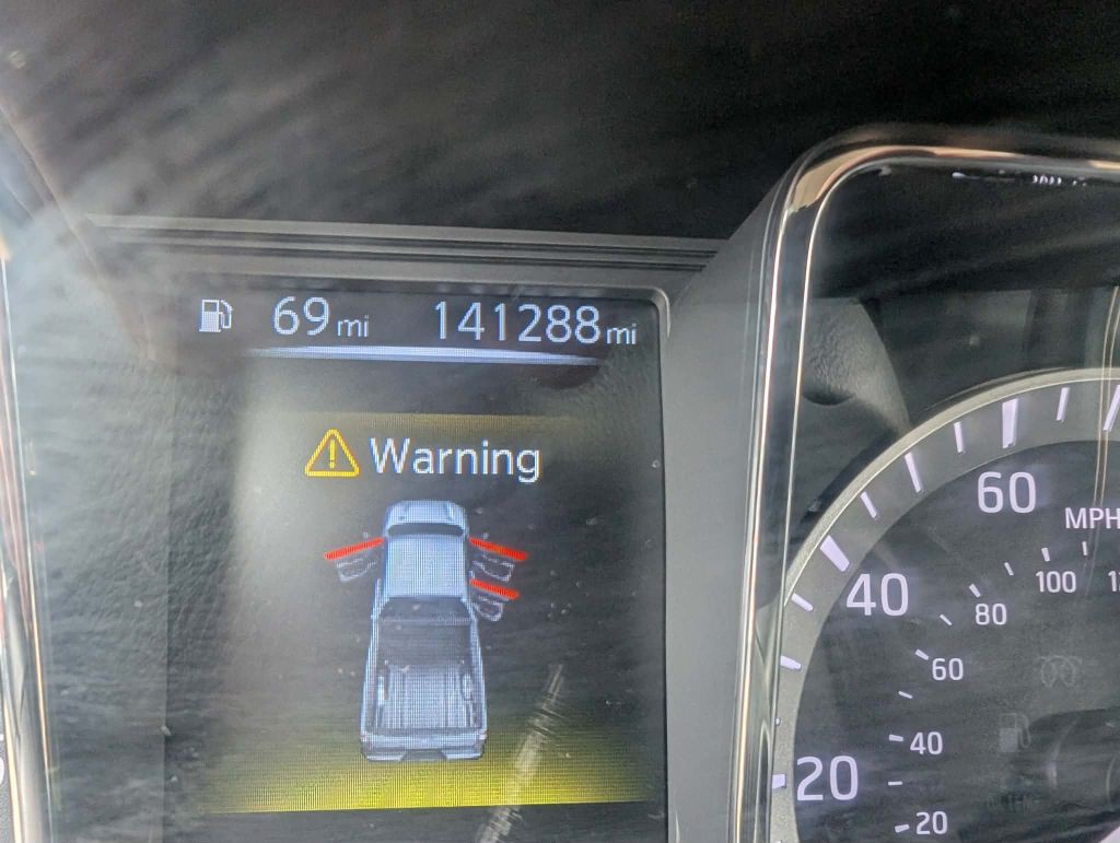 2017 Nissan Titan Image 14