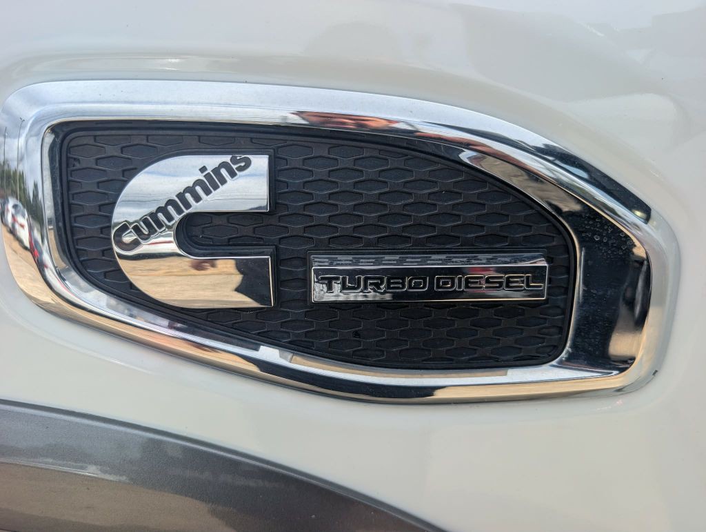 2017 Nissan Titan Image 16