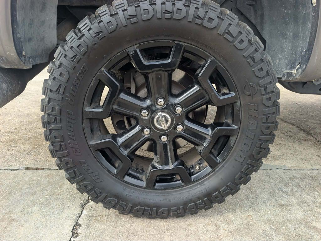 2017 Nissan Titan Image 17