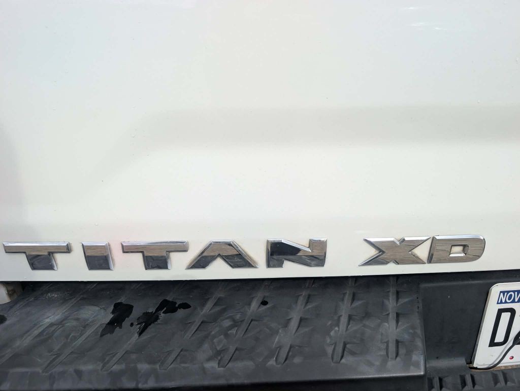 2017 Nissan Titan Image 19