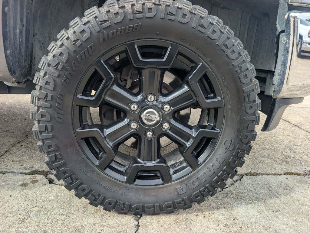 2017 Nissan Titan Image 20