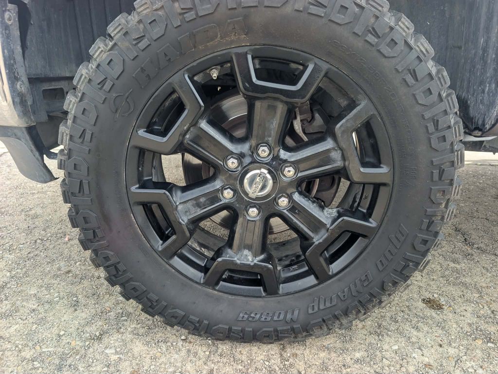 2017 Nissan Titan Image 21