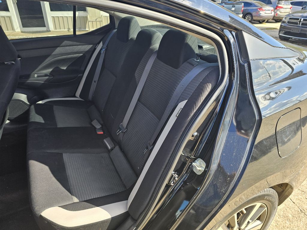 2021 Nissan Versa Image 10