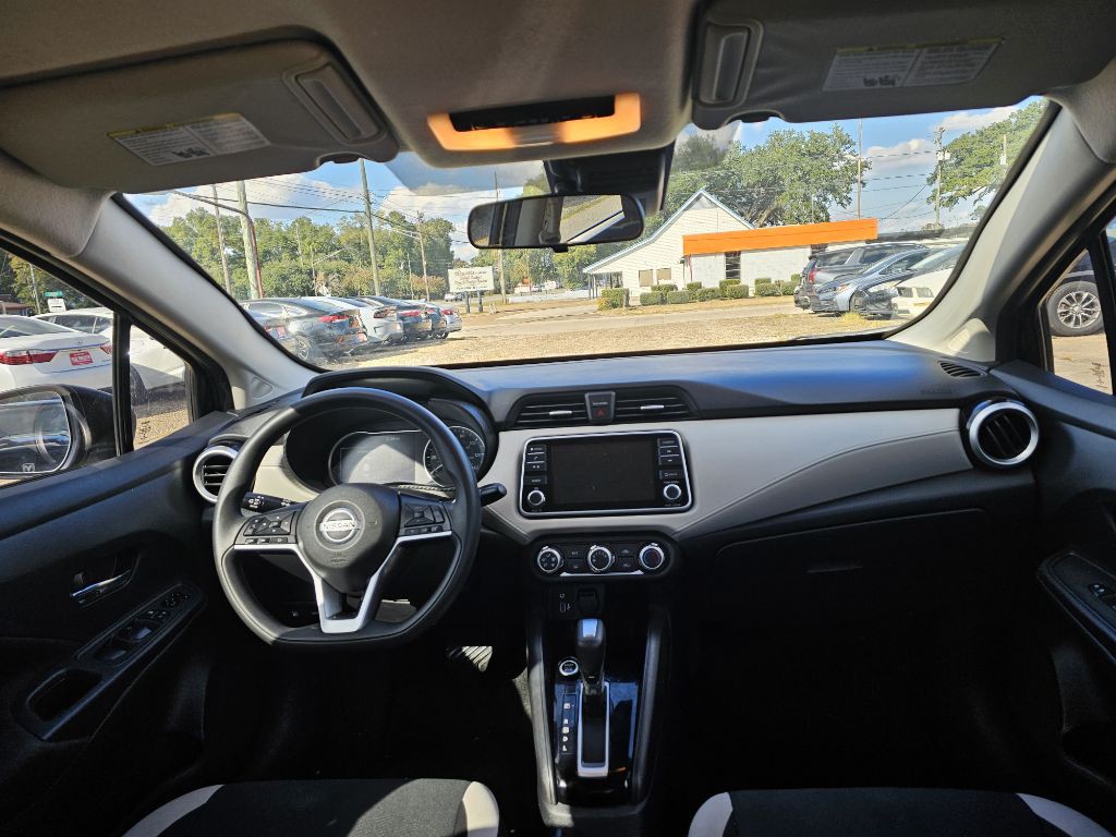2021 Nissan Versa Image 12