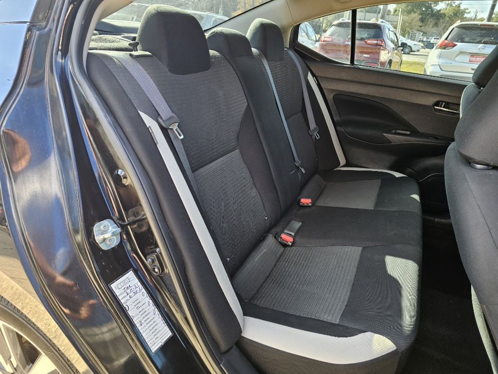 2021 Nissan Versa Image 13