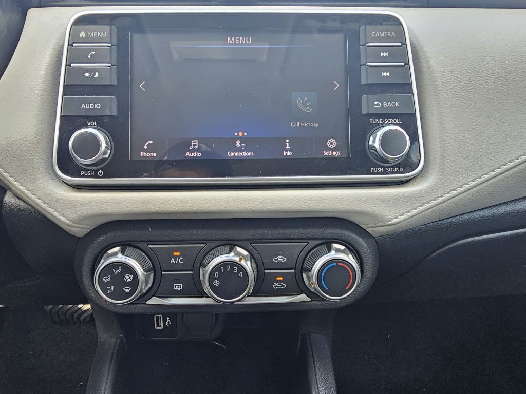 2021 Nissan Versa Image 16