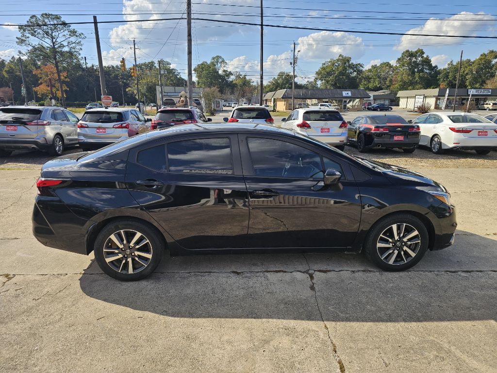 2021 Nissan Versa Image 3