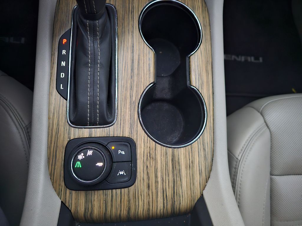 2018 GMC Acadia Image 25