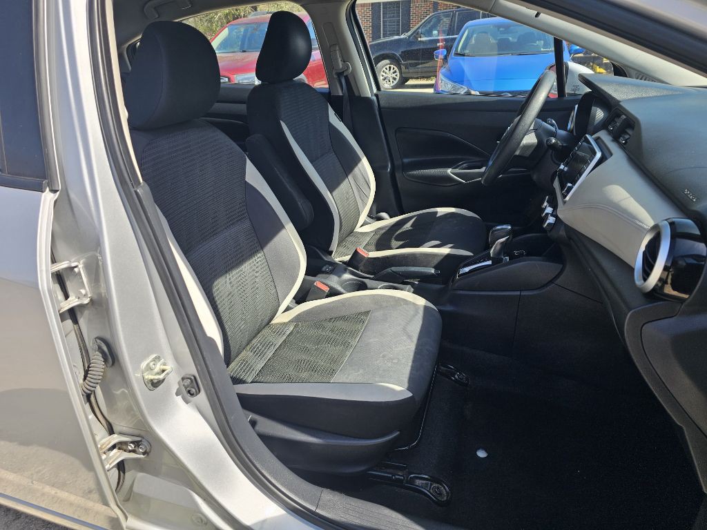 2020 Nissan Versa Image 9