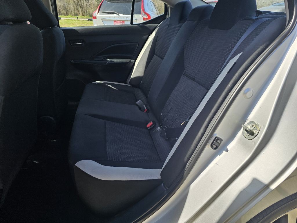 2020 Nissan Versa Image 13