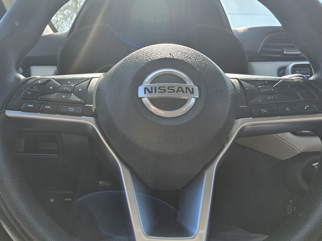 2020 Nissan Versa Image 14
