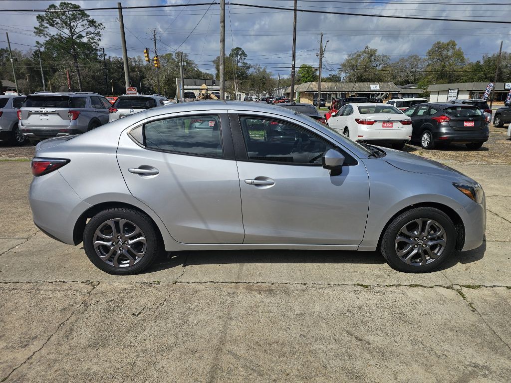 2019 Toyota Yaris Image 2