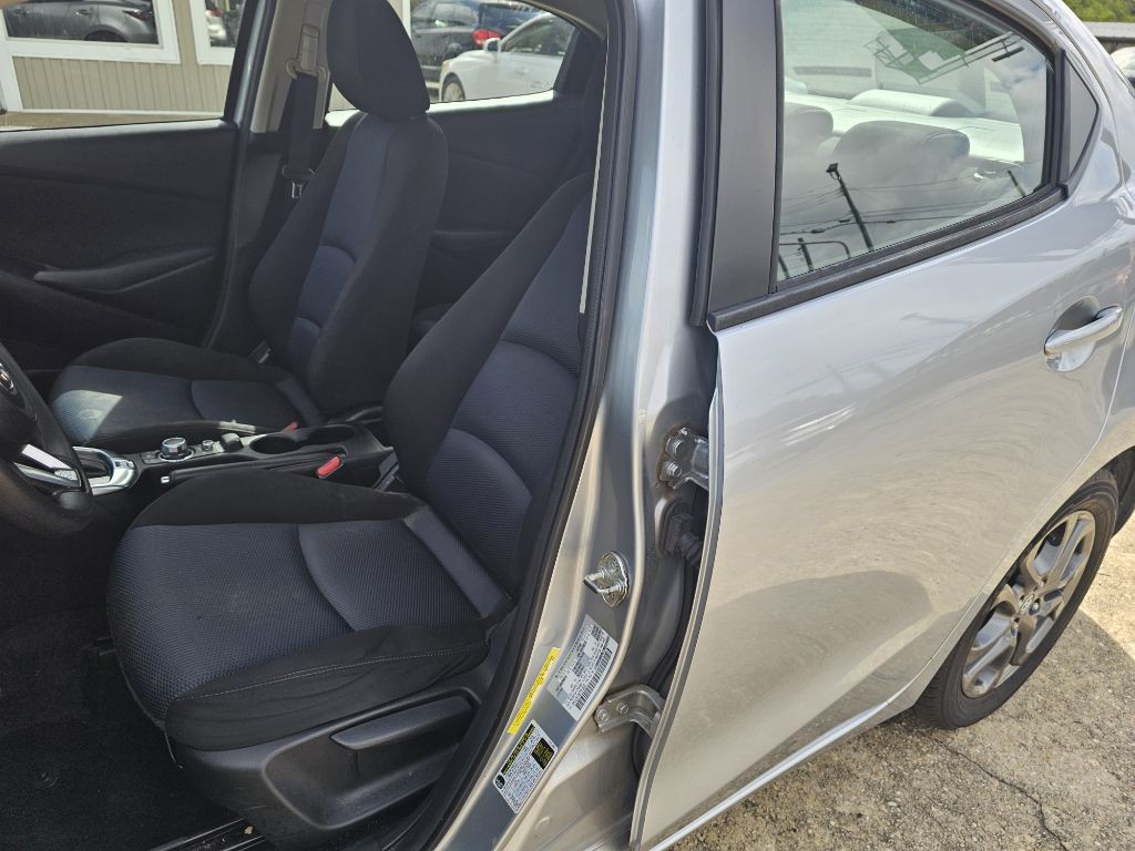 2019 Toyota Yaris Image 8