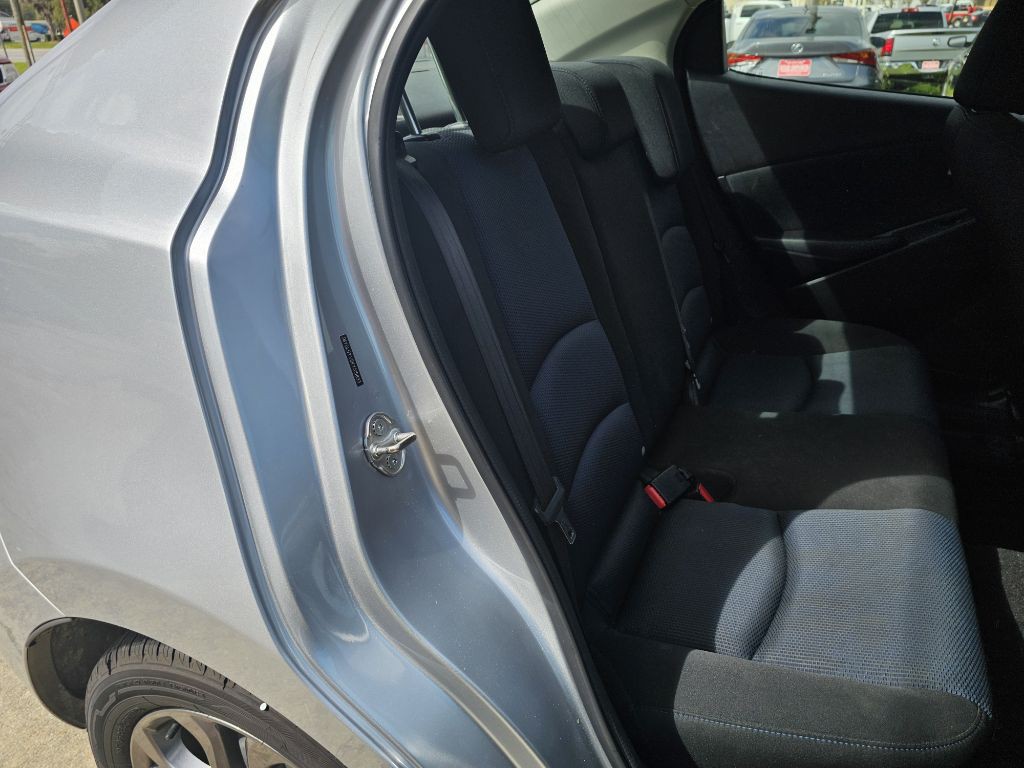 2019 Toyota Yaris Image 12