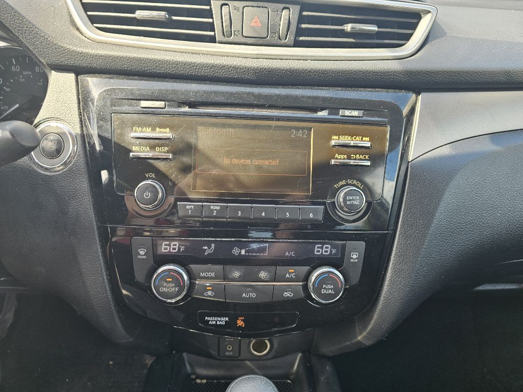 2015 Nissan Rogue Image 18