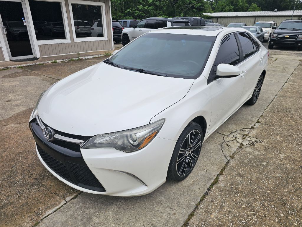 2016 Toyota Camry Image 2