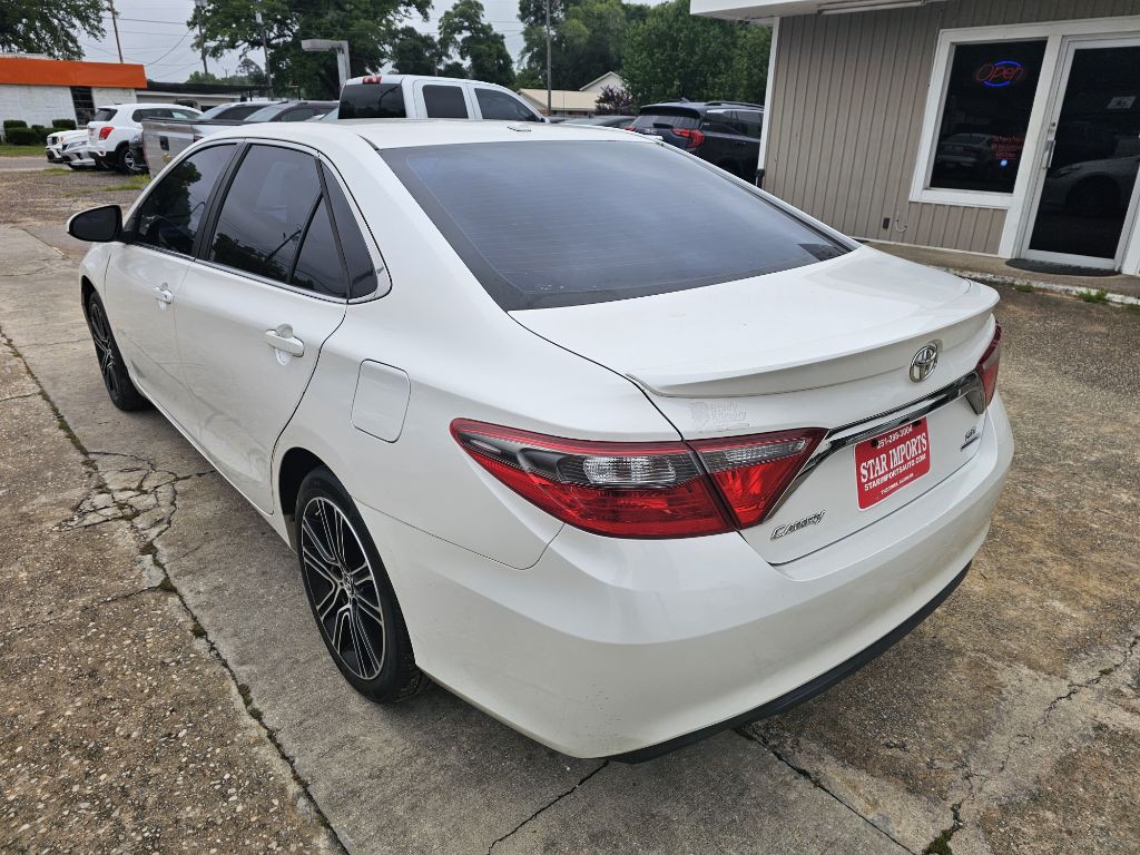 2016 Toyota Camry Image 8