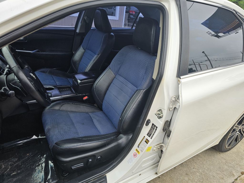 2016 Toyota Camry Image 10