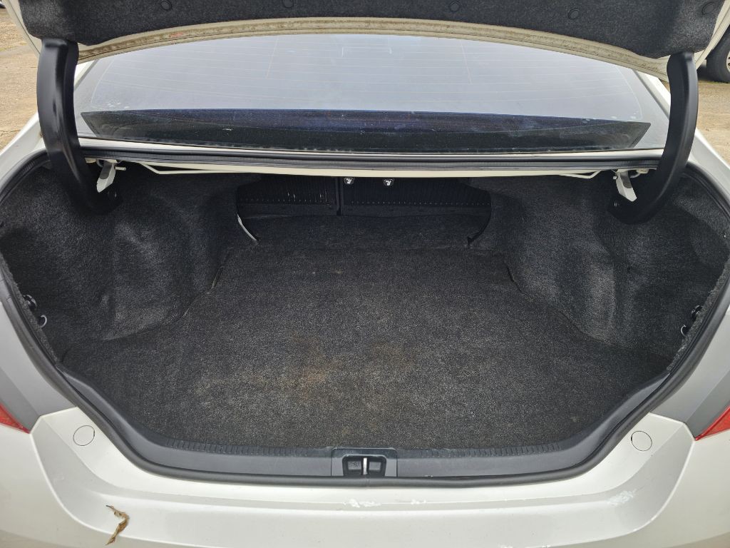2016 Toyota Camry Image 11