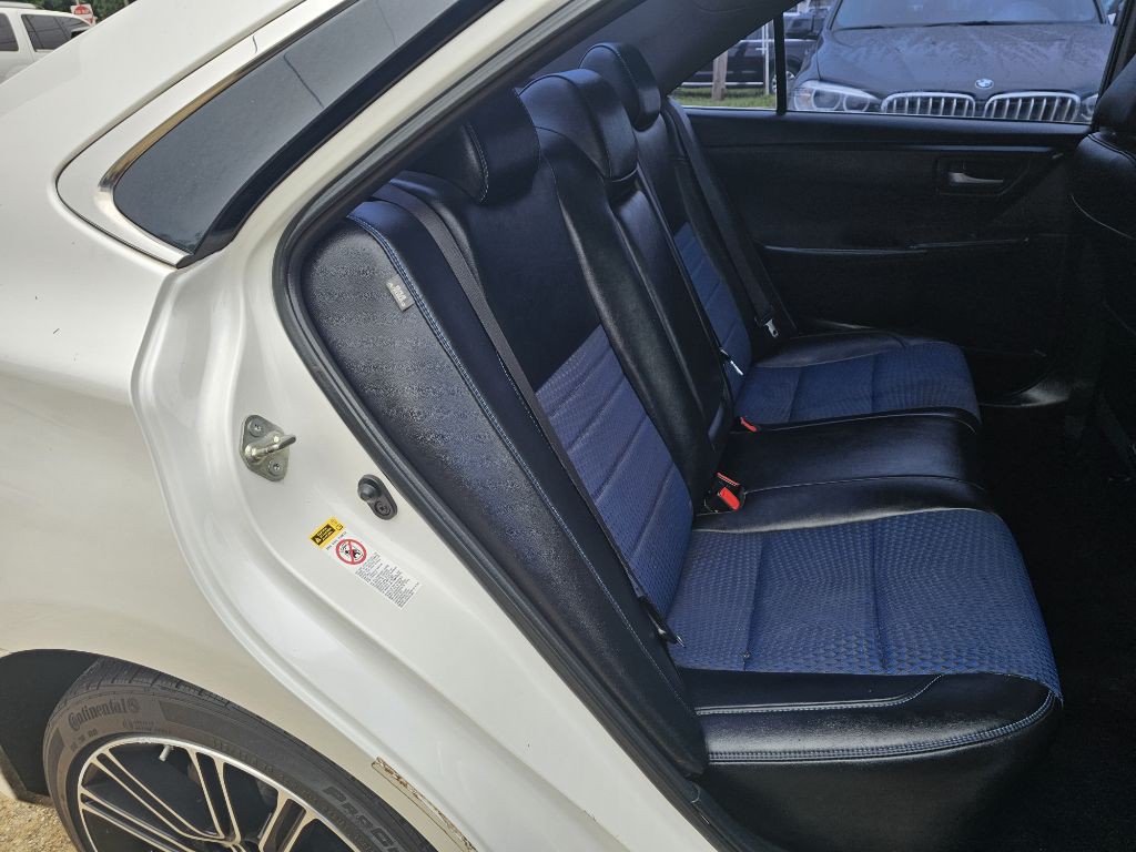 2016 Toyota Camry Image 13
