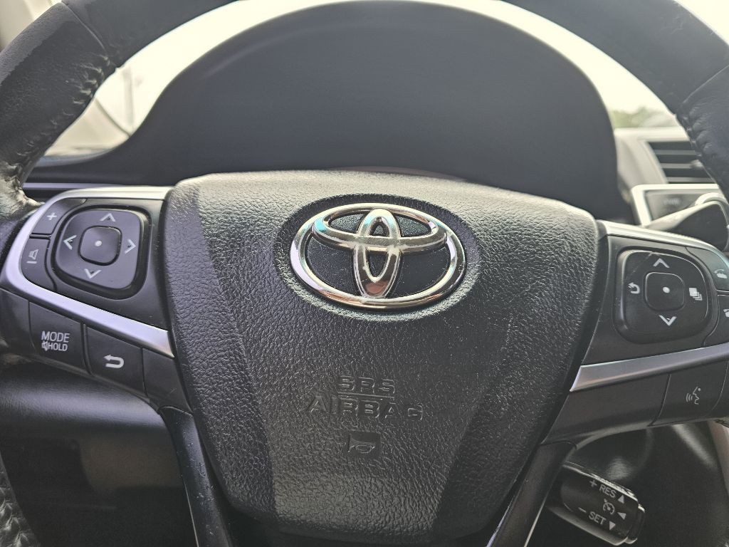 2016 Toyota Camry Image 16