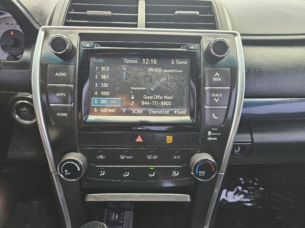 2016 Toyota Camry Image 17