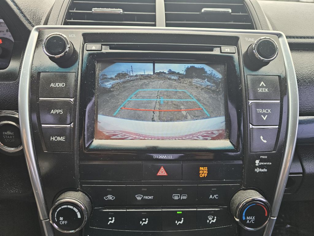 2016 Toyota Camry Image 18