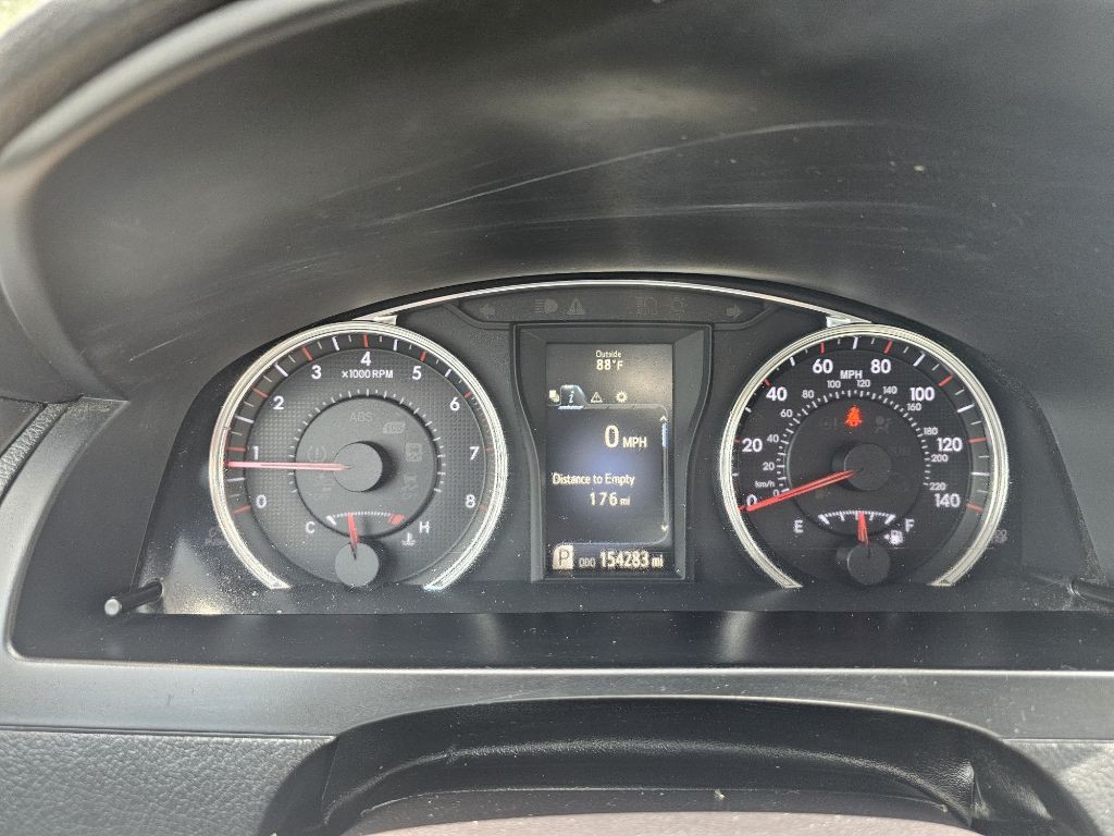 2017 Toyota Camry Image 16